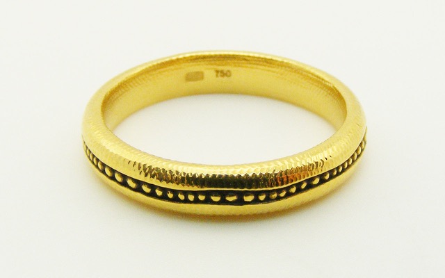 R44
“Straight Bubble” 18K yellow gold, 3.7mm. 
Immediately available in size 6 ¾
$1,545.00
