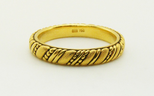 R67
“Rope” band in 18K, 3.5mm wide. Immediately available in size 7.
$1,860.00
