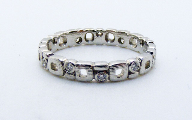 R119P
“MicroWindows” platinum and diamond band with 10-11 diamonds of approximately 0.14 ct, 3mm wide. Immediately available in size 6 ¾.
$2,785.00
