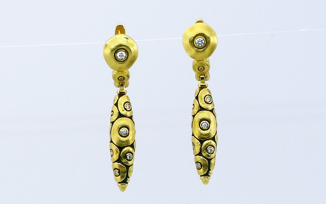 E-234D
“Shark” earrings 18K yellow gold with 12 diamonds of 0.14 ct total. 
$4,150.00
