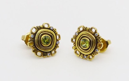 Green-sapphire-stud-earrings.jpg