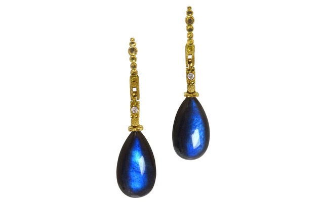 E201D
“Sticks & Stones” earrings in 18K yellow gold with Labradorite drops and 2 diamonds totaling 0.06 ct. The drop shape, the perfect scale, the way the blue jumps out of the deep background: everything about this pair is phenomenal! Drops measure 22 X 12 X 7 mm.
Immediate delivery
$3,225
