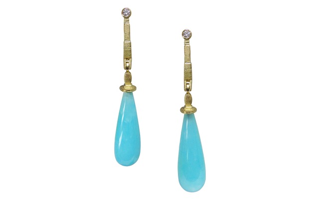 E132MD
“Sticks & Stones” earrings in 18K yellow gold with Peruvian opal drops and 2 diamonds totaling 0.11 ct. The long, graceful drops total 20.15 cts. and exhibit beautifully saturated translucent Caribbean blue color.
Immediate delivery
$6,290
