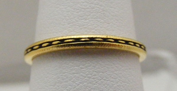R60
“Single Dash”, 18KY, 2.2 mm wide, in store in size 7
$1,145
