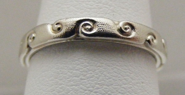 R87P
“Swirling Water”, Platinum, 2.5 mm wide, in store in size 6.5
$1,915
